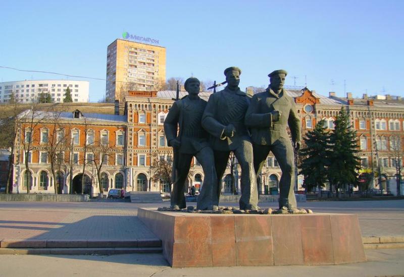 monument_geroyam_volzhskoy_voennoy_flotilii.jpg
