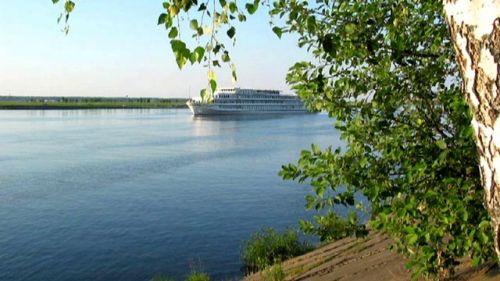 Издалека долго течёт река Волга…